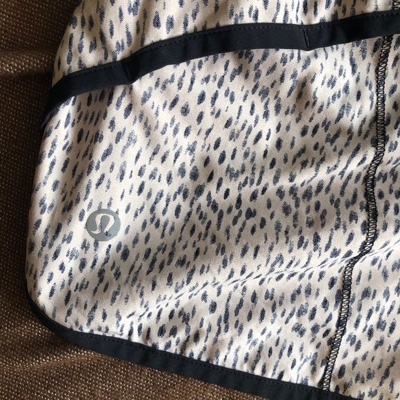 RARE Lulu lemon speed up short - Picture 5 of 6